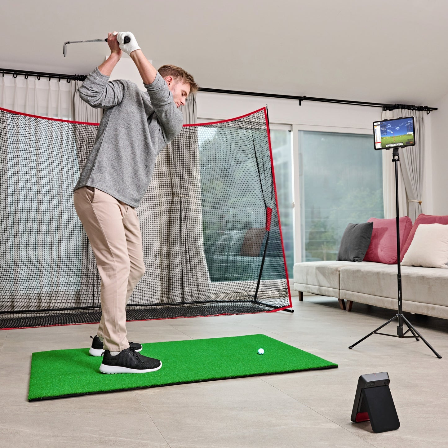 Voice Caddie SC4 PRO – Portable Golf Launch Monitor and 3D Simulator